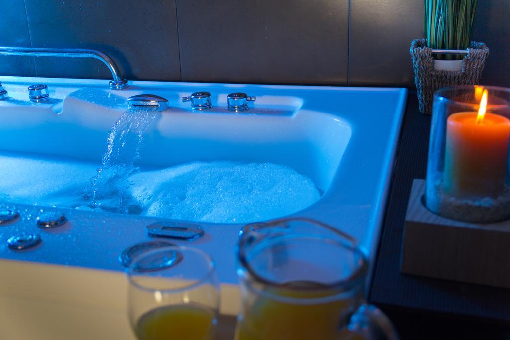 Howard Johnson Plaza Resort & Casino Mayorazgo Parana Exterior photo A whirlpool bath