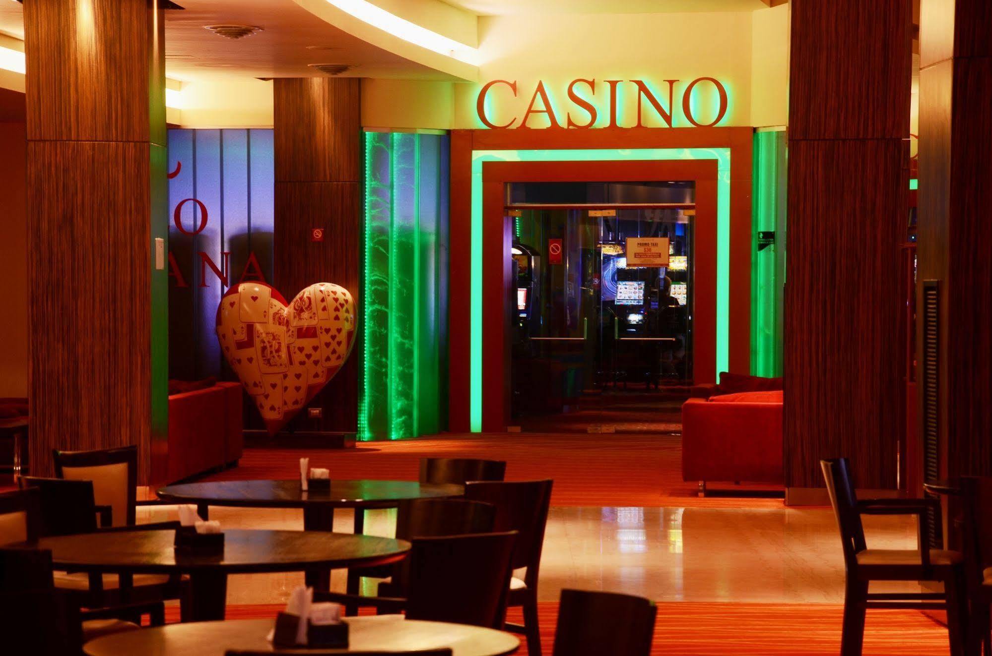 Howard Johnson Plaza Resort & Casino Mayorazgo Parana Exterior photo Casino
